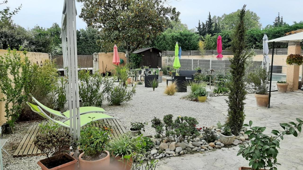 Le Mas D'Hubert LʼIsle-sur-la-Sorgue المظهر الخارجي الصورة