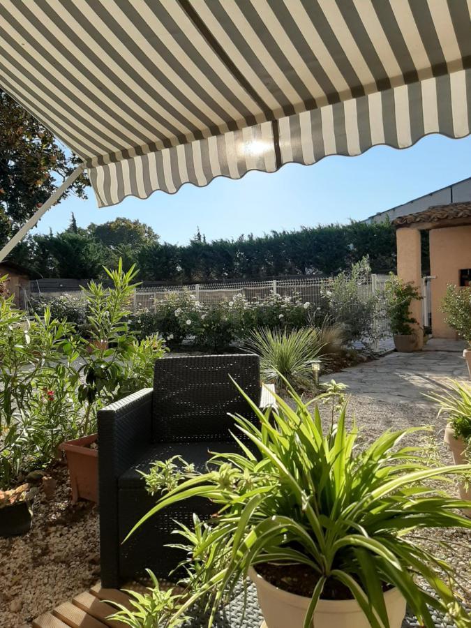 Le Mas D'Hubert LʼIsle-sur-la-Sorgue المظهر الخارجي الصورة