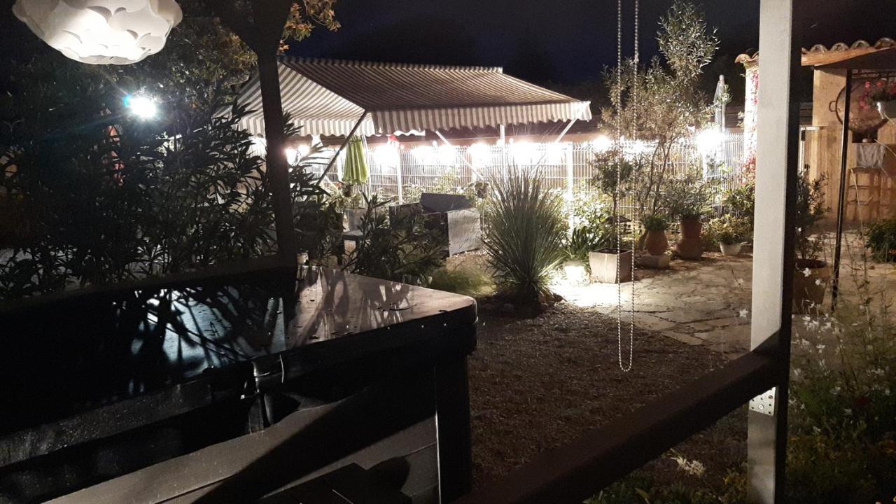Le Mas D'Hubert LʼIsle-sur-la-Sorgue المظهر الخارجي الصورة