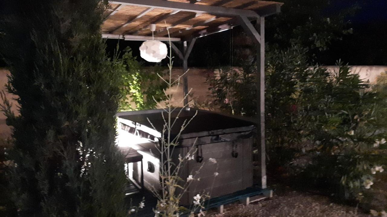 Le Mas D'Hubert LʼIsle-sur-la-Sorgue المظهر الخارجي الصورة